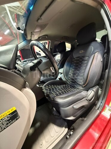 Hyundai Accent-13