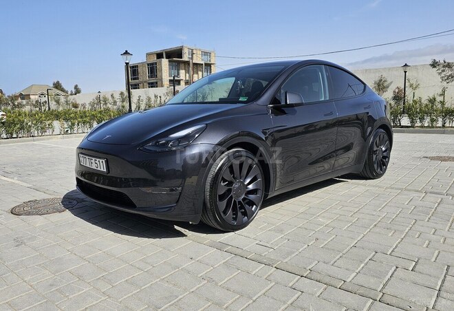 Tesla Model Y-5