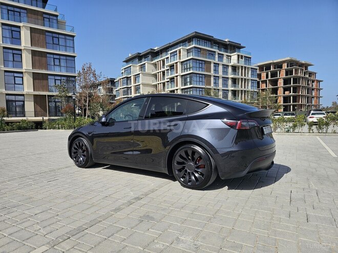 Tesla Model Y-7