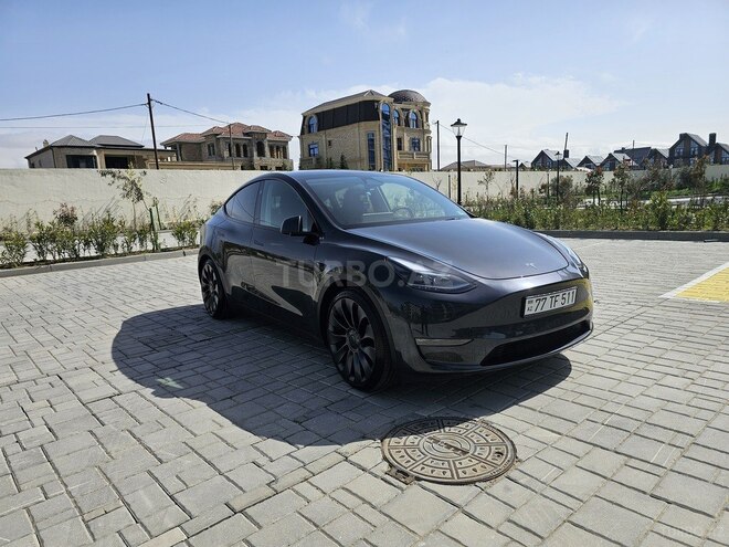 Tesla Model Y-10