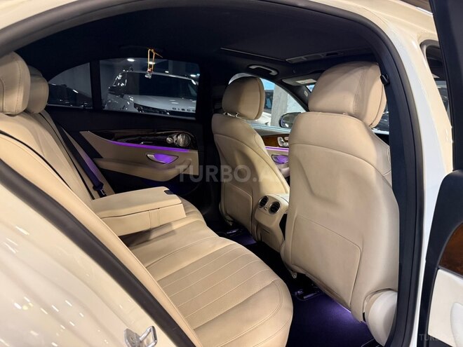 Mercedes E 300-11