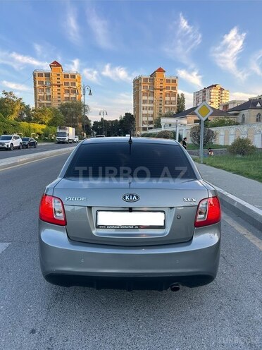 Kia Rio-5