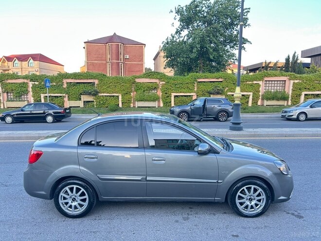 Kia Rio-4