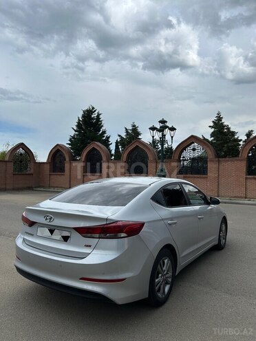 Hyundai Avante-5