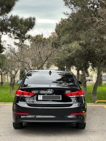 Hyundai Elantra-7