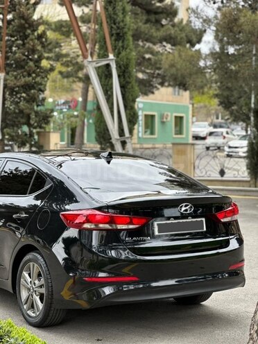 Hyundai Elantra-3