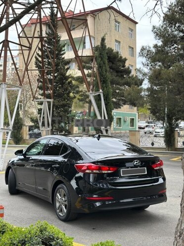 Hyundai Elantra-4