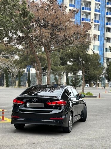 Hyundai Elantra-6