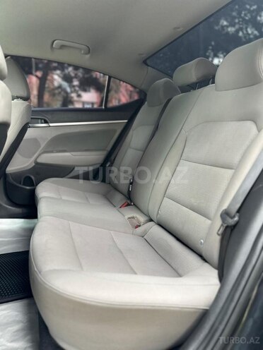 Hyundai Elantra-15