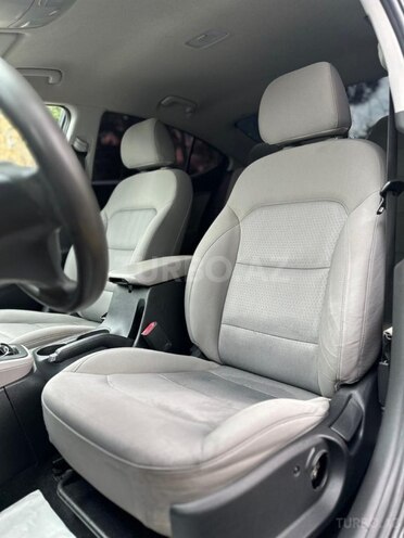 Hyundai Elantra-13