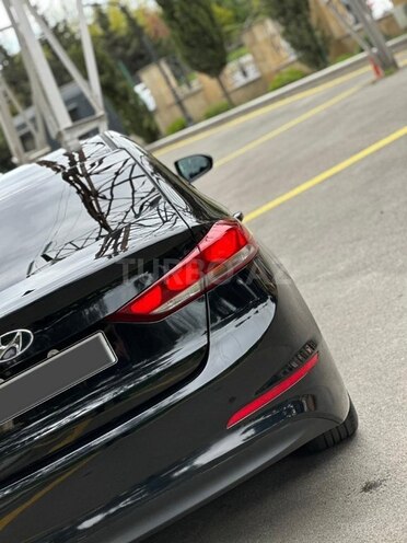 Hyundai Elantra-9