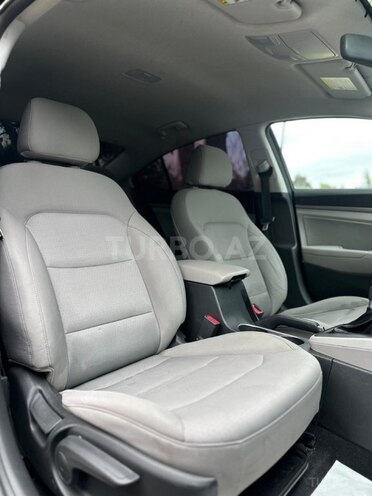Hyundai Elantra-19