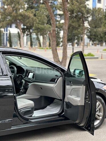 Hyundai Elantra-18