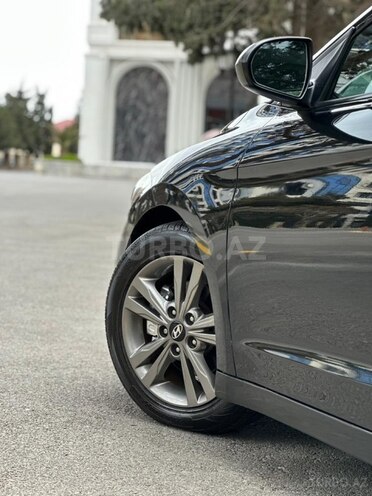 Hyundai Elantra-10