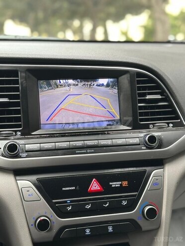 Hyundai Elantra-21