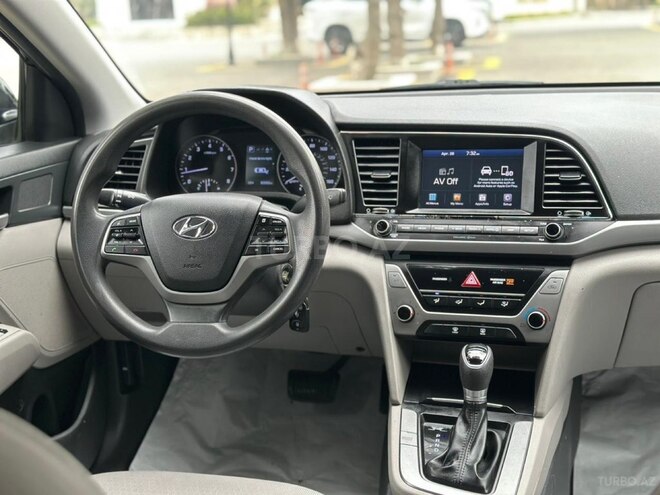 Hyundai Elantra-20