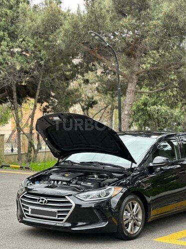 Hyundai Elantra-11