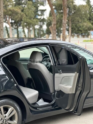 Hyundai Elantra-16