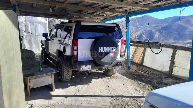 Hummer H3-8