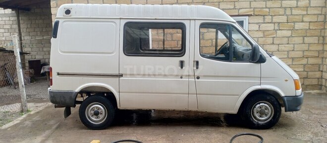 Ford Transit-5