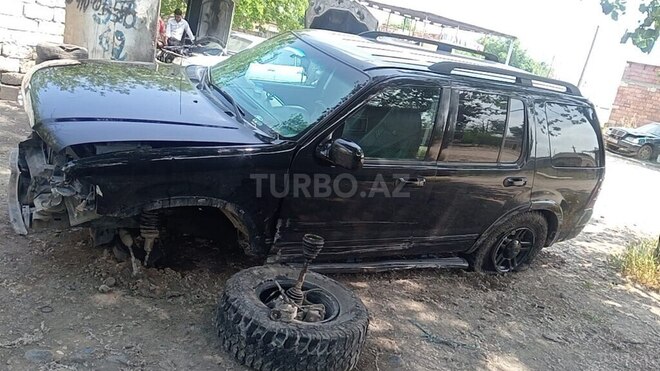 Ford Explorer-3