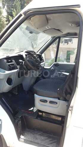 Ford Transit-12