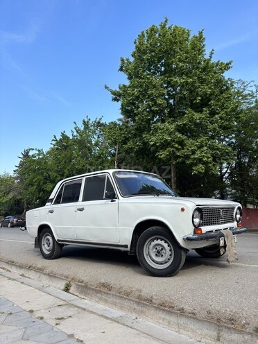 LADA (VAZ) 21011-2