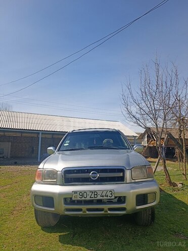 Nissan Pathfinder-1