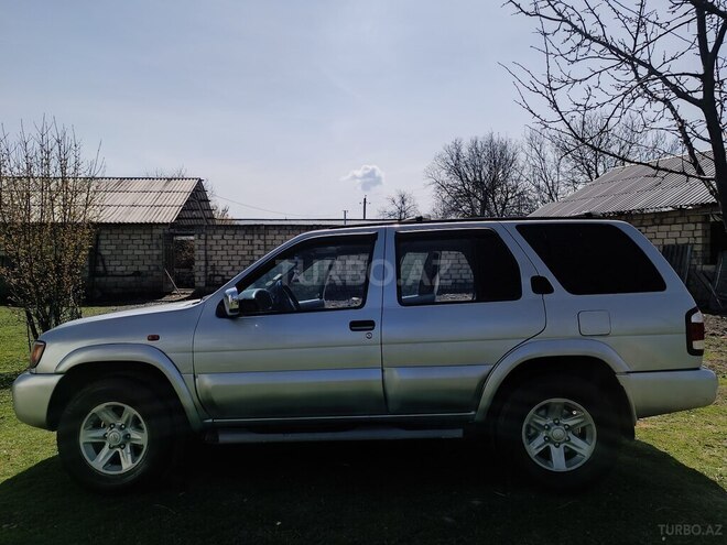 Nissan Pathfinder-10