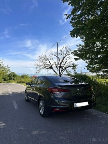 Hyundai Elantra-5