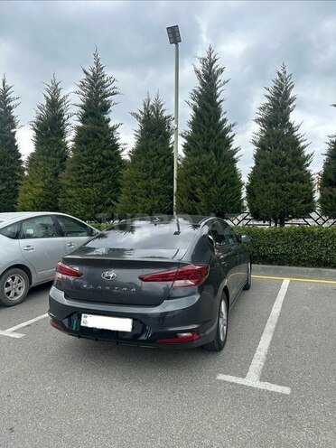 Hyundai Elantra-3