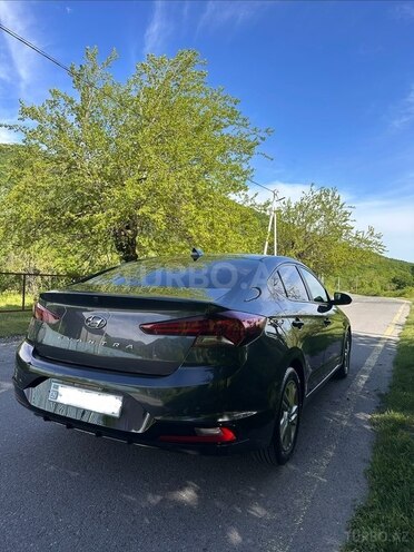 Hyundai Elantra-6