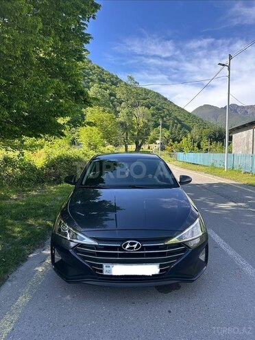 Hyundai Elantra-1