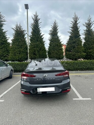 Hyundai Elantra-2