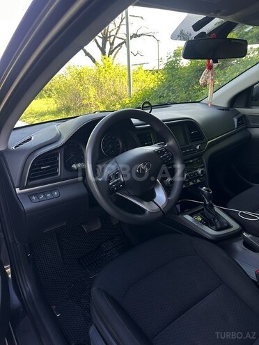 Hyundai Elantra-10