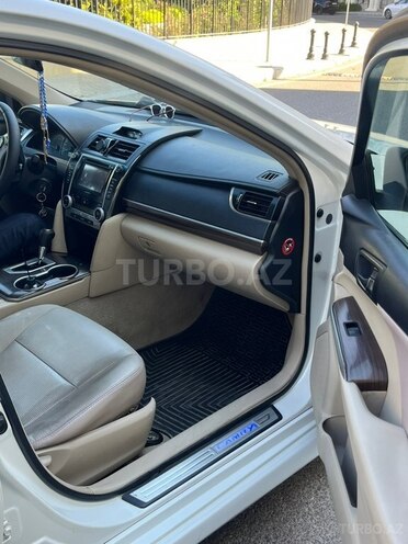 Toyota Camry-12