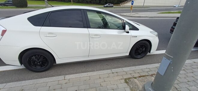Toyota Prius-3