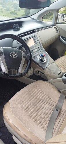 Toyota Prius-4