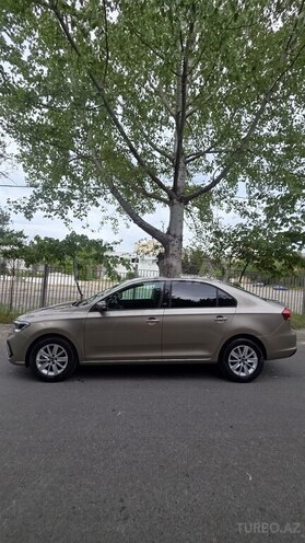 Volkswagen Polo-11