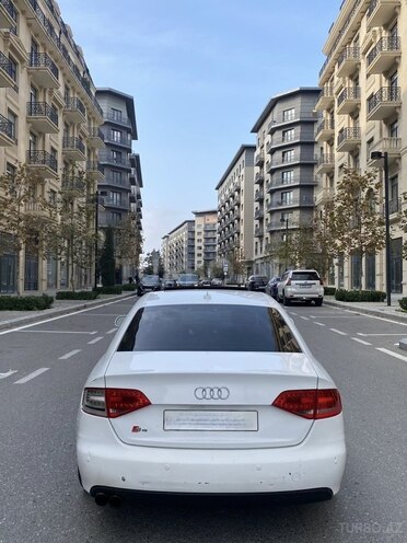 Audi A4-2