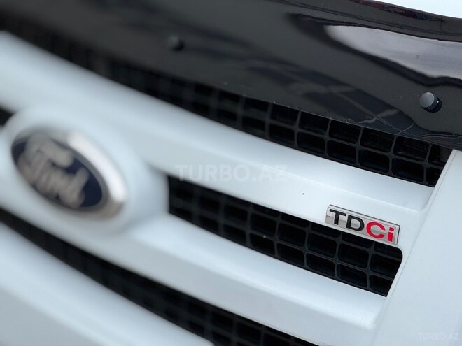 Ford Transit-6