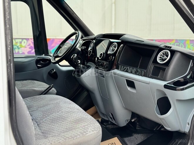 Ford Transit-9