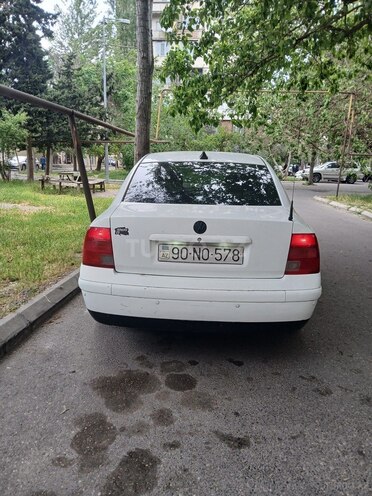 Volkswagen Passat-5