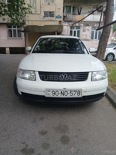 Volkswagen Passat-1