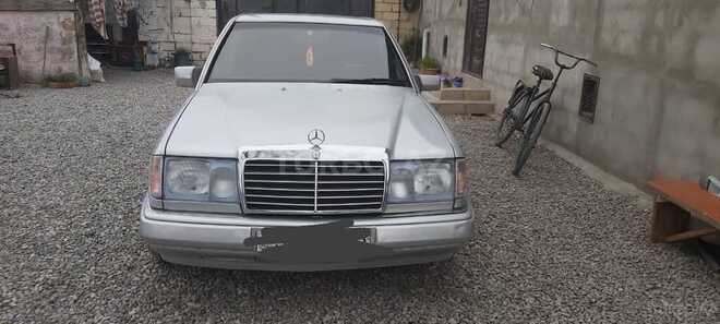 Mercedes 220 E-1