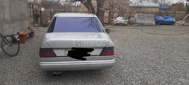 Mercedes 220 E-2