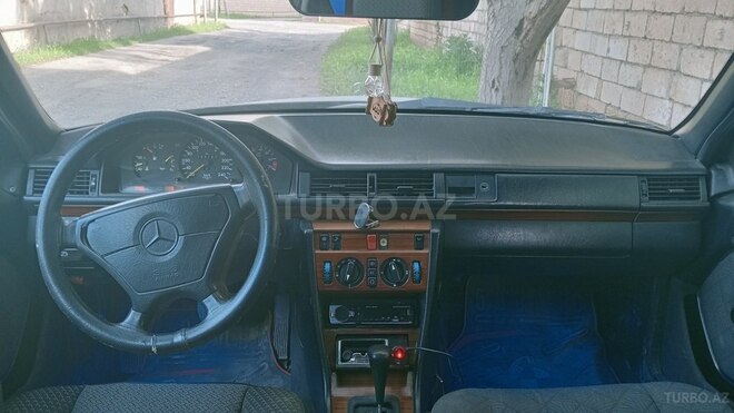 Mercedes 220 E-3