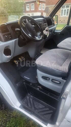 Ford Transit-8