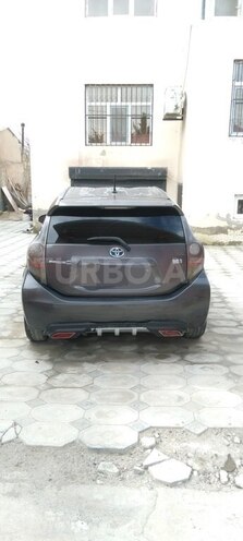 Toyota Prius C-9