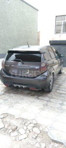 Toyota Prius C-8